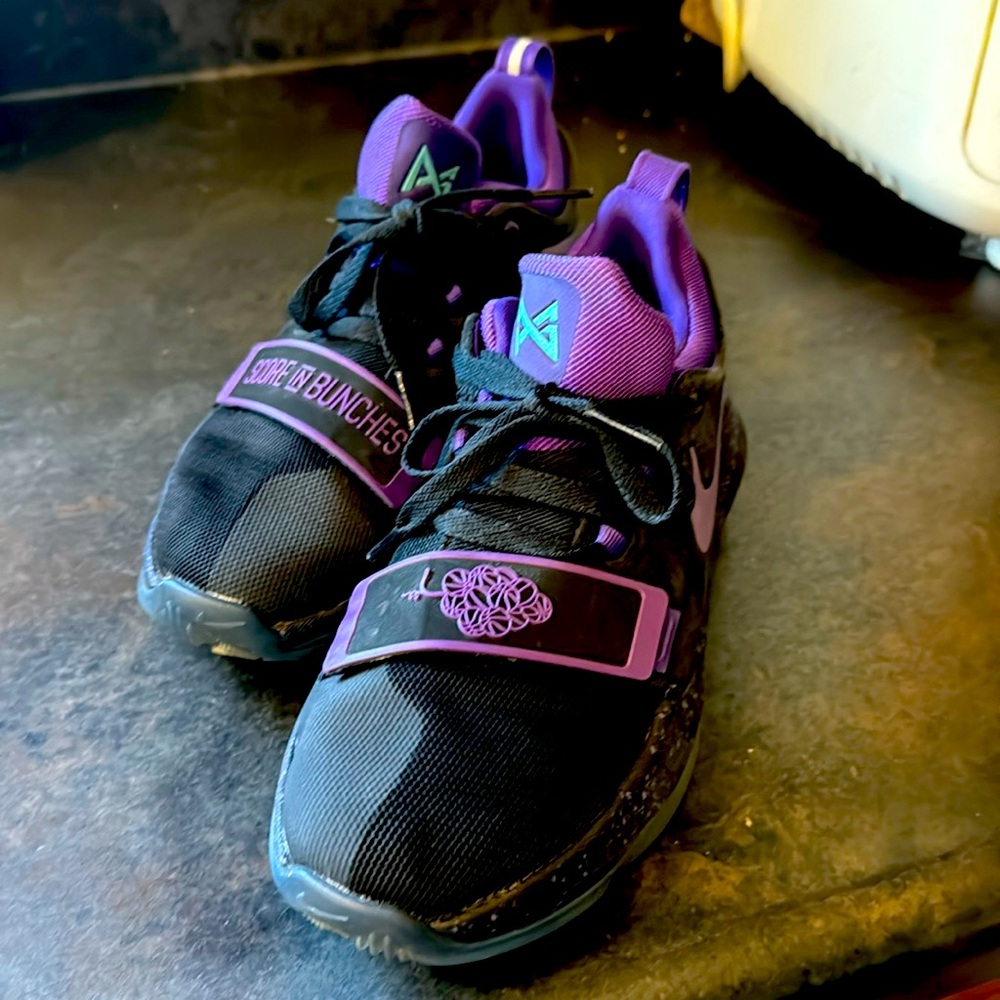 Nike pg 1 size 6y like new